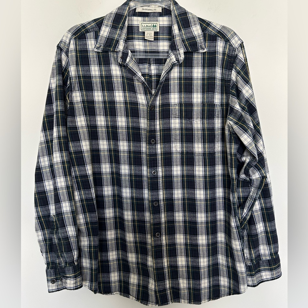 L.L.‎ Bean Men’s Navy Flannel Button Up Shirt Size Medium Traditional Fit